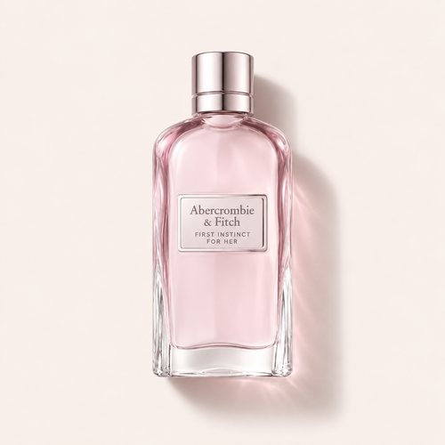 Abercrombie & Fitch First Instinct EDP 100 ml pro ženy ležící na růžovobéžovém pozadí – MrRizz