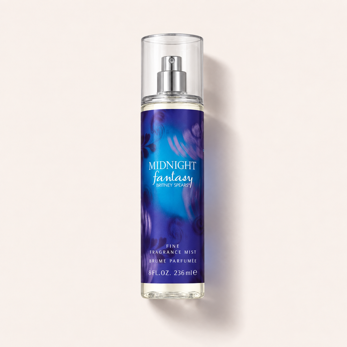 Britney Spears Midnight Fantasy tělový sprej 236 ml ležící na růžovobéžovém pozadí – MrRizz