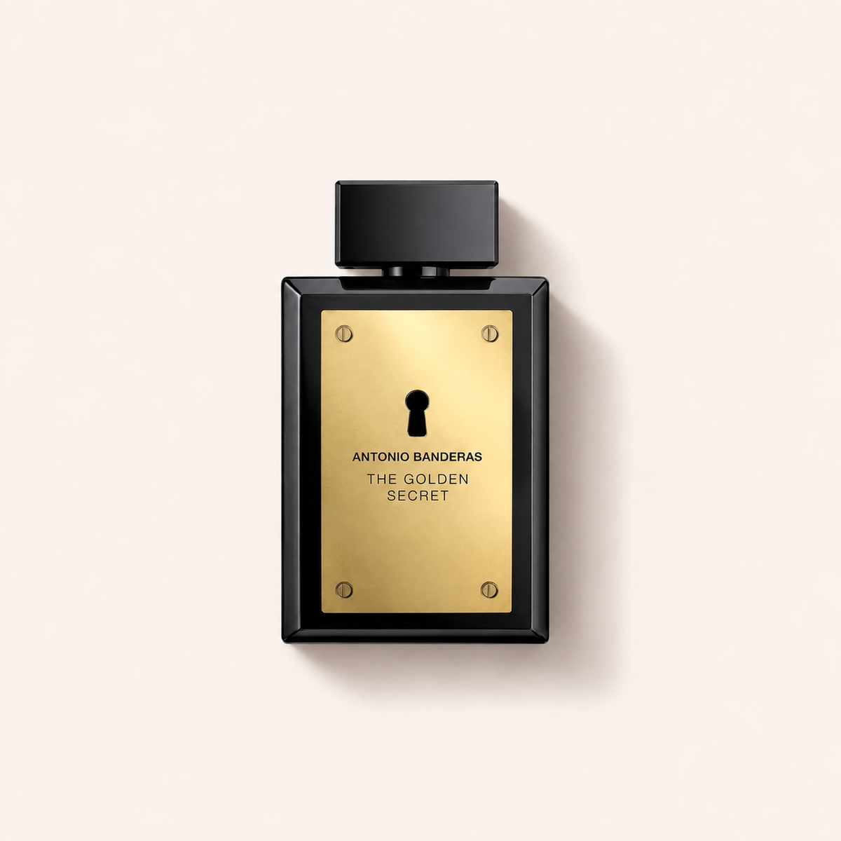 Flakon toaletní vody Banderas The Golden Secret 200 ml na světlém pozadí – MrRizz
