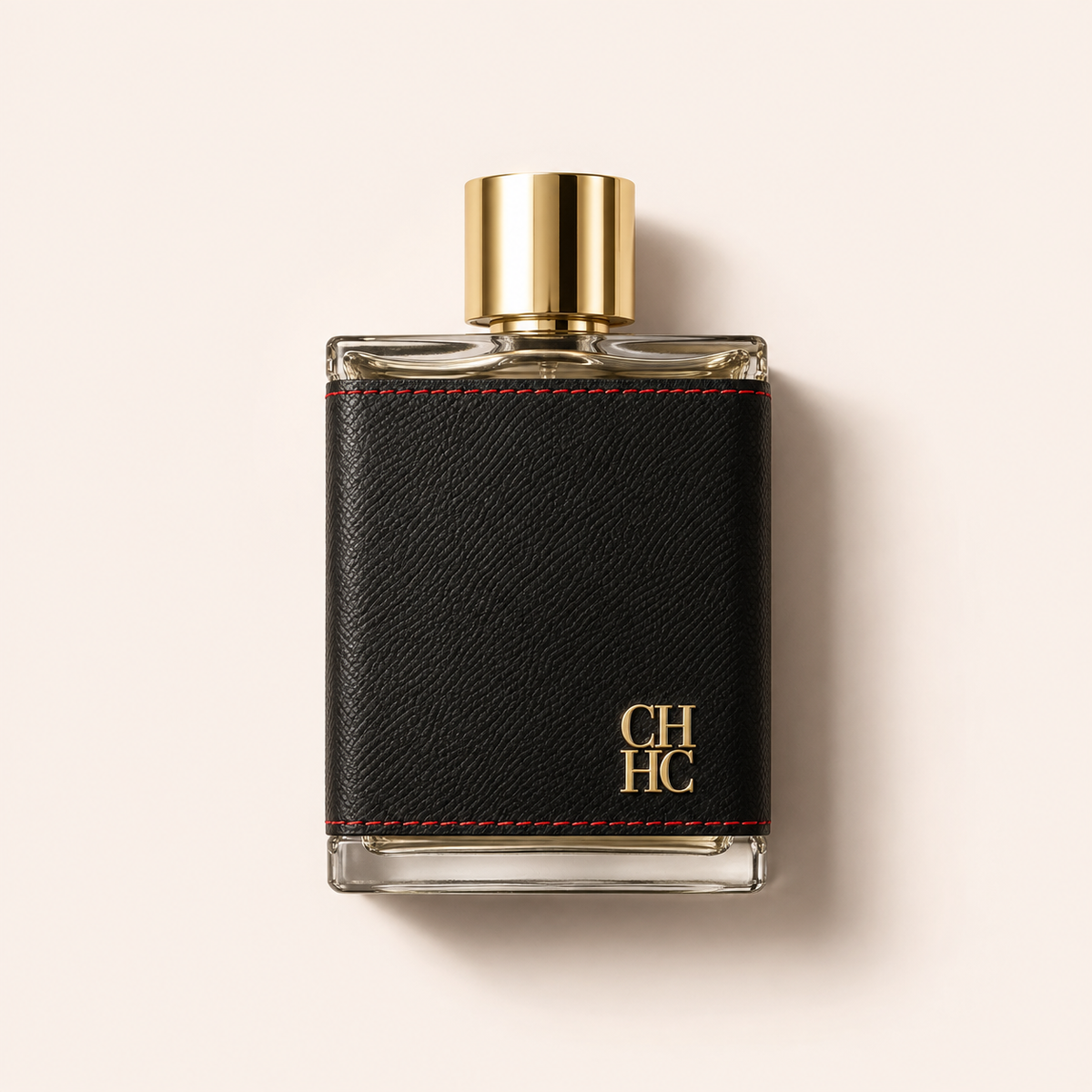 Flakon Carolina Herrera CH Men EDT 200 ml na béžovém pozadí – MrRizz