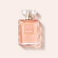 Flakon parfémované vody Chanel Coco Mademoiselle EDP 100 ml na světlém pozadí – MrRizz