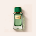 Flakon parfému Dolce&Gabbana Velvet Cypress EDP 150 ml na béžovém pozadí – MrRizz