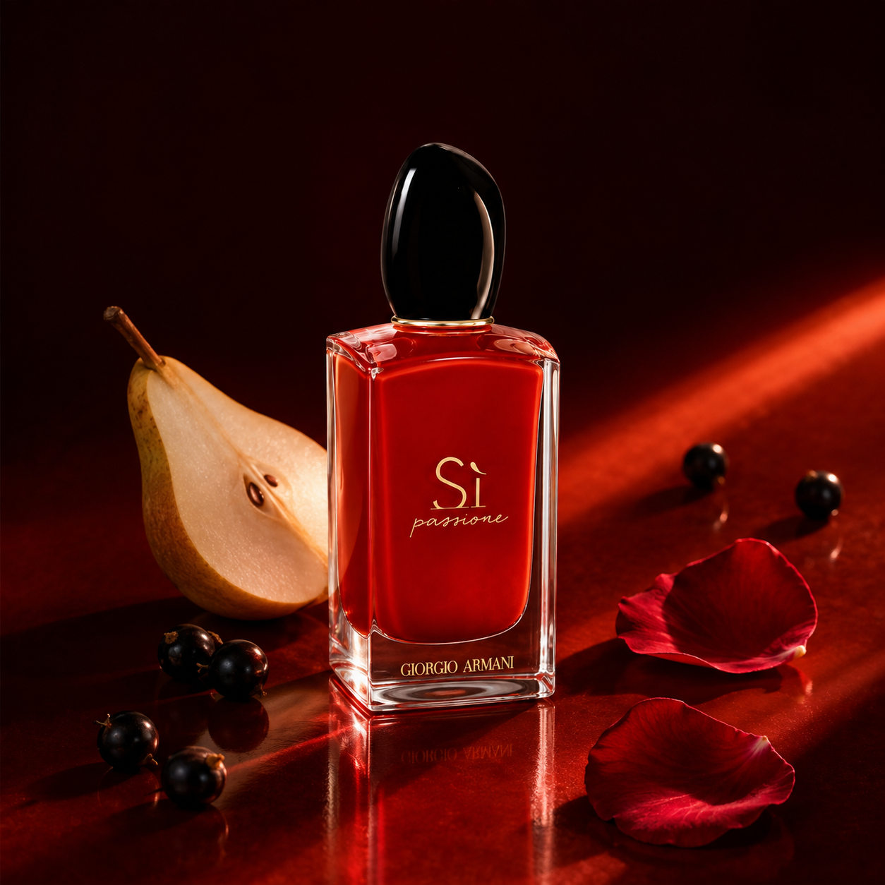 Giorgio Armani Sì Passione v rudém zátiší s hruškou, černým rybízem a růží – MrRizz
