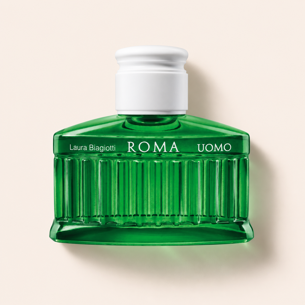 Laura Biagiotti Roma Uomo Green Swing EDT 75 ml na béžovém pozadí – MrRizz