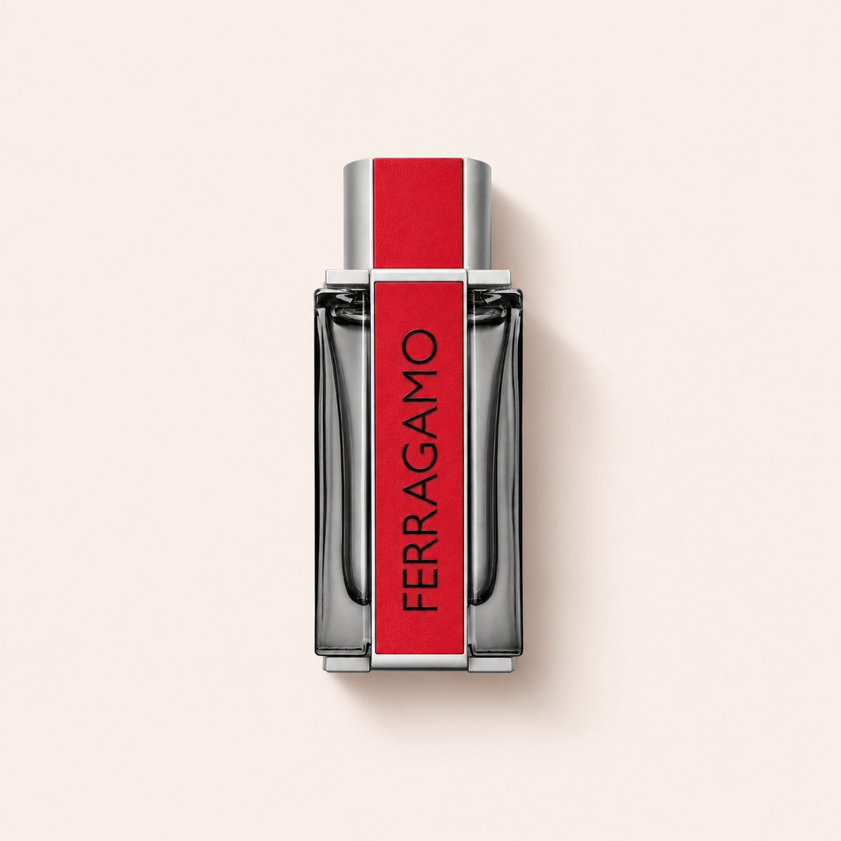 Salvatore Ferragamo Ferragamo Red Leather EDP 100 ml na béžovém pozadí – MrRizz