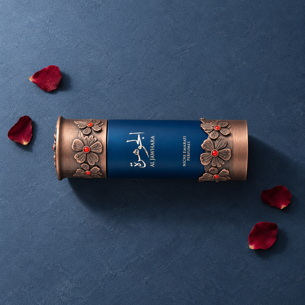 Niche Emarati Al Jawhara 100 ml – parfém v prostředí, pohled shora s bočním stínem