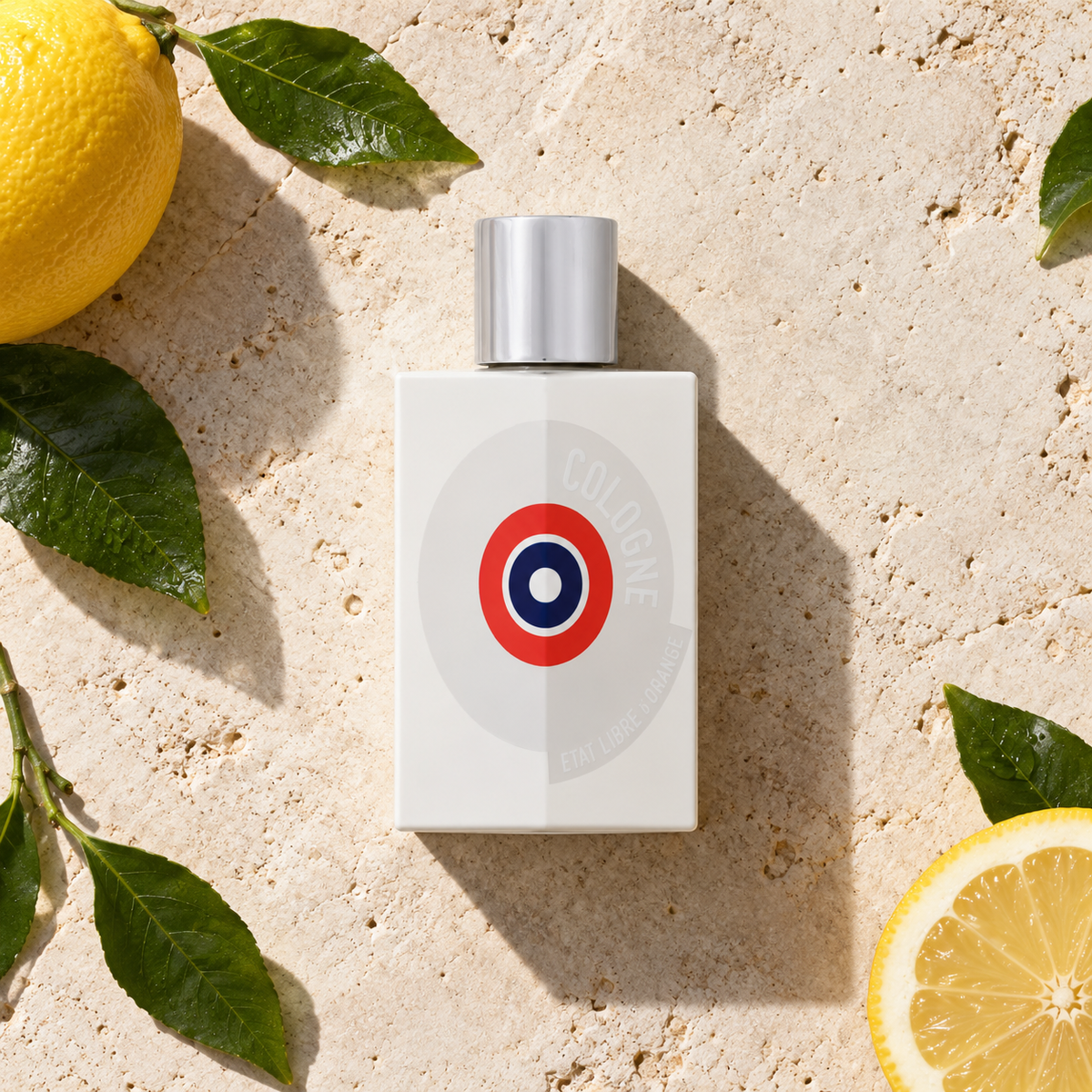 Etat Libre d´Orange Cologne EDP 100 ml – parfém v prostředí, pohled shora s bočním stínem
