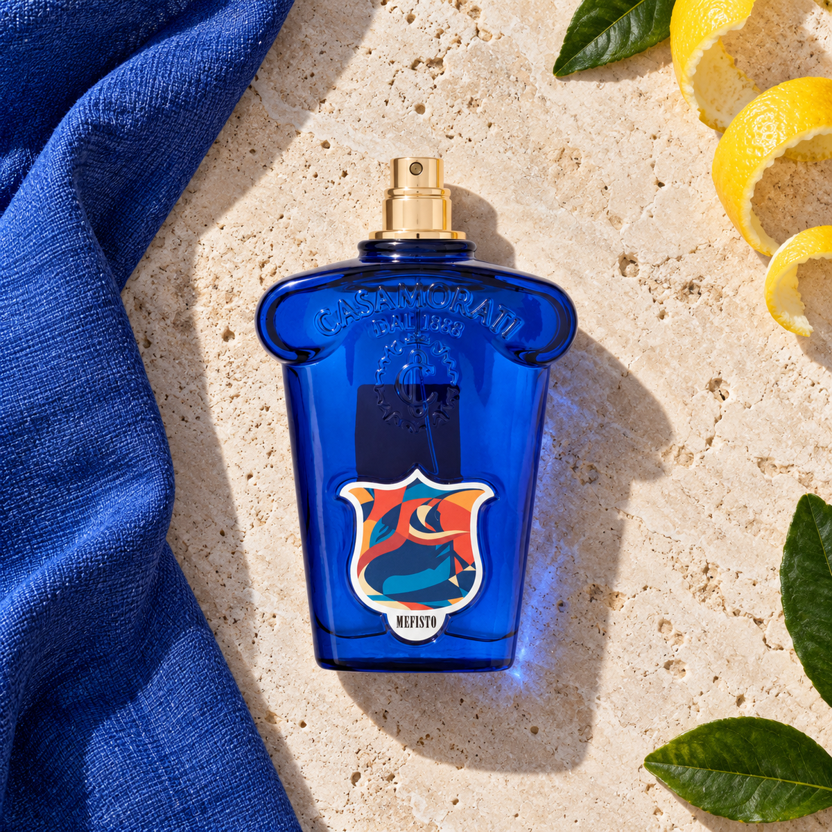 Xerjoff Casamorati 1888 Mefisto EDP 100 ml – parfém v prostředí, pohled shora s bočním stínem