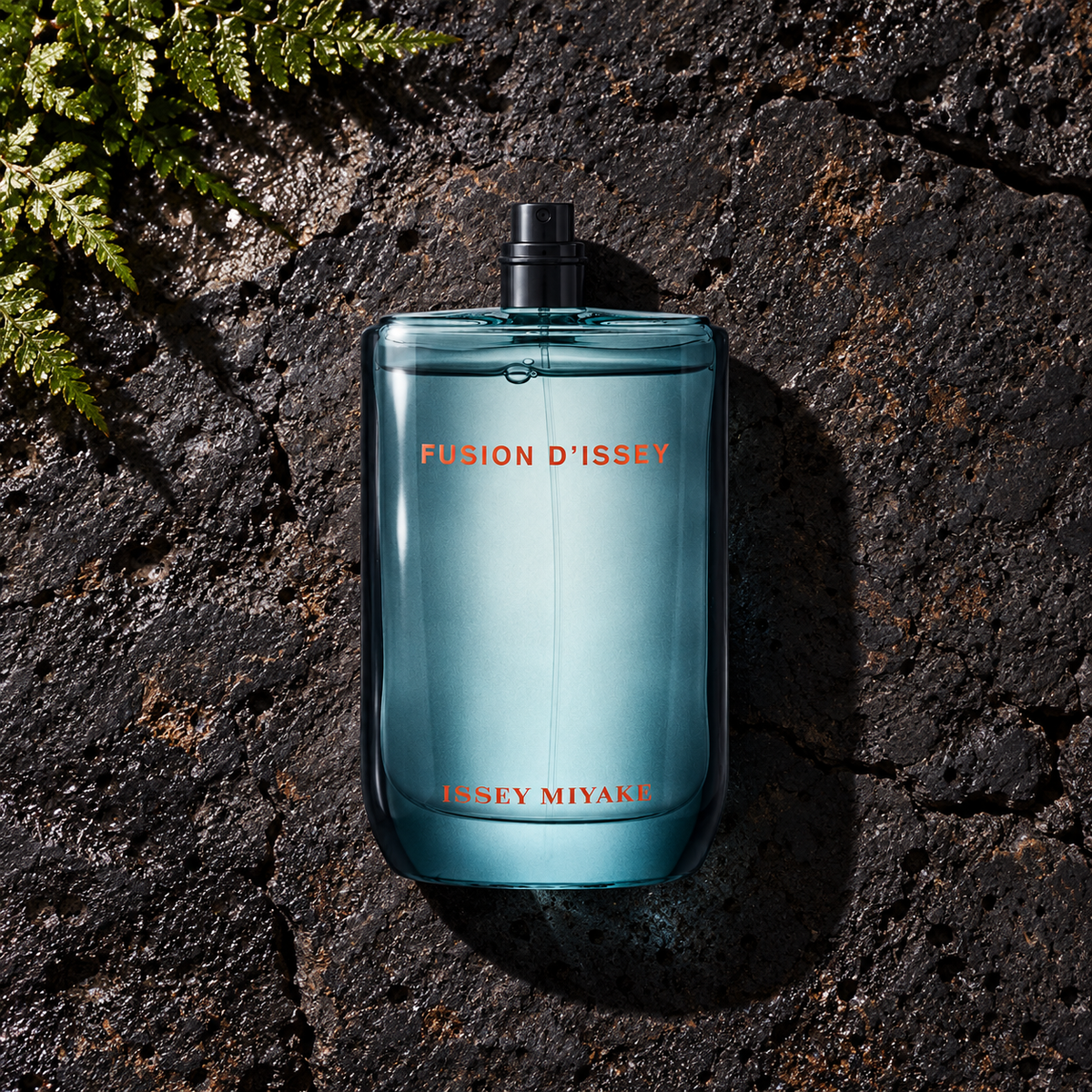 Issey Miyake Fusion D´Issey 100 ml – parfém v prostředí, pohled shora s bočním stínem