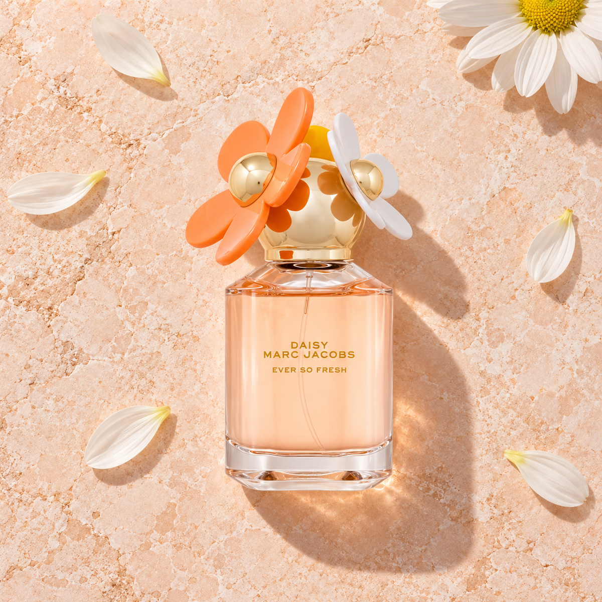 Marc Jacobs Daisy Ever So Fresh 30 ml – parfém v prostředí, pohled shora s bočním stínem