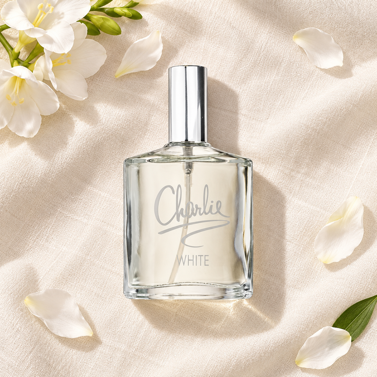 Revlon Charlie White EDT 100 ml – parfém v prostředí, pohled shora s bočním stínem