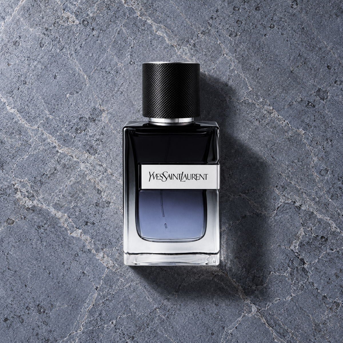 Yves Saint Laurent Y EDP 60 ml – parfém v prostředí, pohled shora s bočním stínem