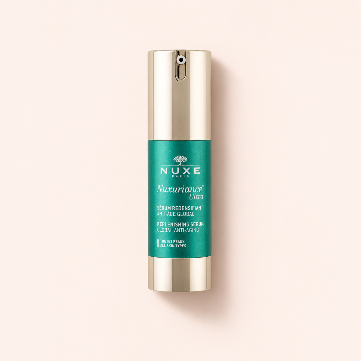 NUXE Nuxuriance Ultra pleťové sérum 30 ml na teplém světlém pozadí – MrRizz