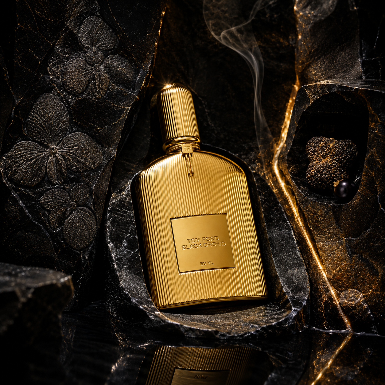Tom Ford Black Orchid Parfum mezi černými kameny se zlatými žilami a rytinami orchidejí – MrRizz