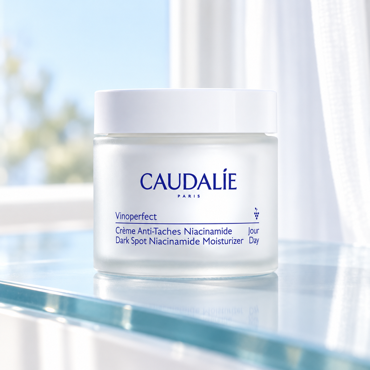 Caudalie Vinoperfect Dark Spot Niacinamide Moisturizer 50 ml – atmosférická fotografie – MrRizz