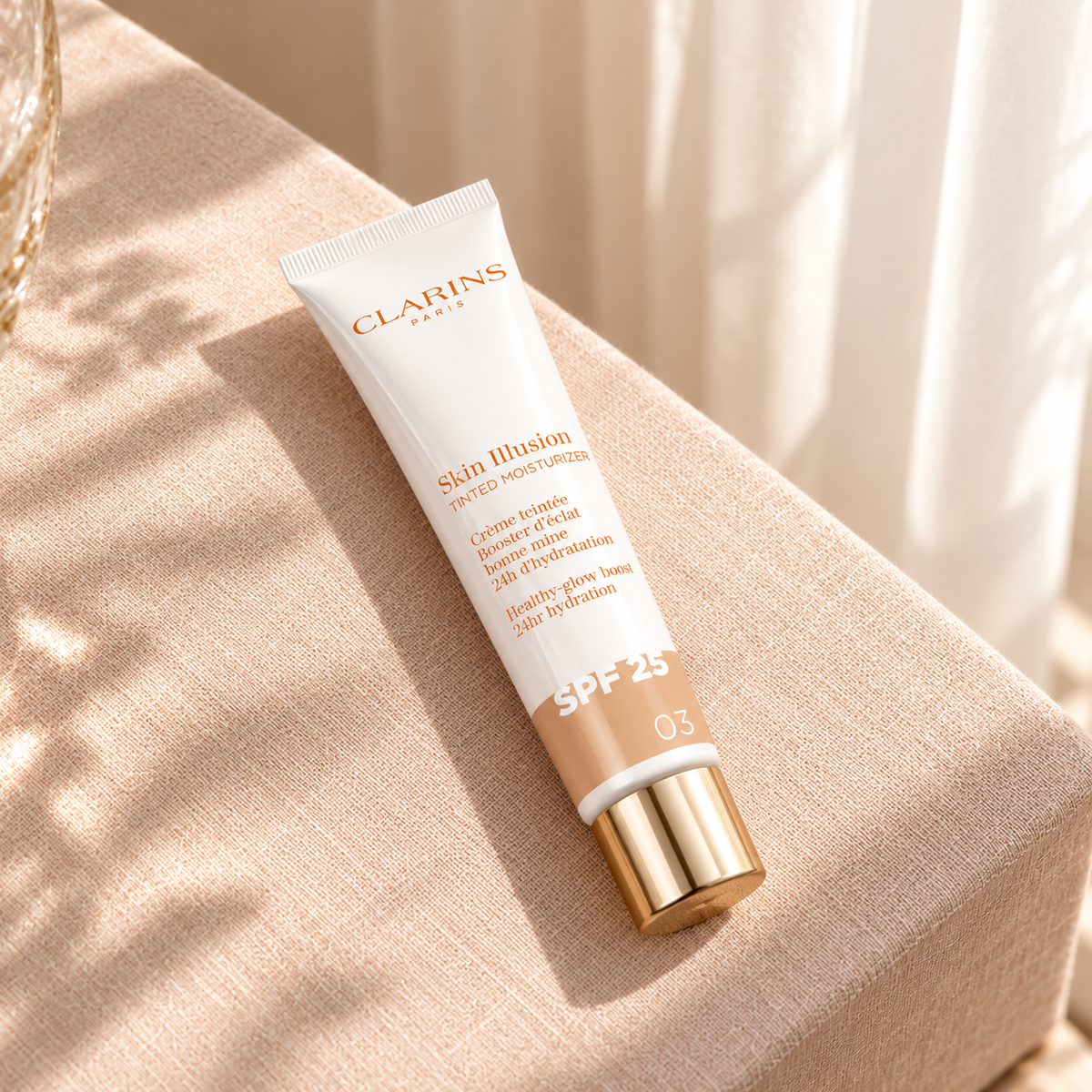 Clarins Skin Illusion Tinted Moisturizer SPF 25, odstín 03, 40 ml – atmosférická fotografie – MrRizz