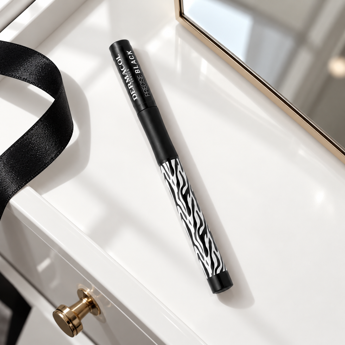 Dermacol Precise Eye Maker 1 ml – atmosférická fotografie – MrRizz