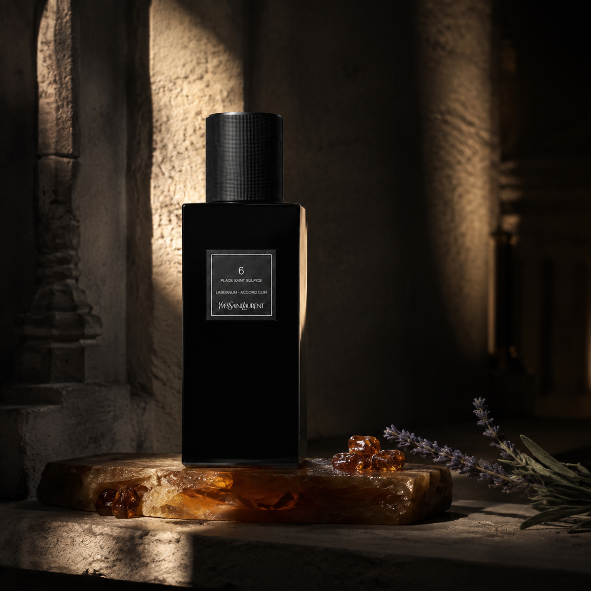 Yves Saint Laurent 6 Place Saint Sulpice v pryskyřičném pařížském zákoutí – MrRizz